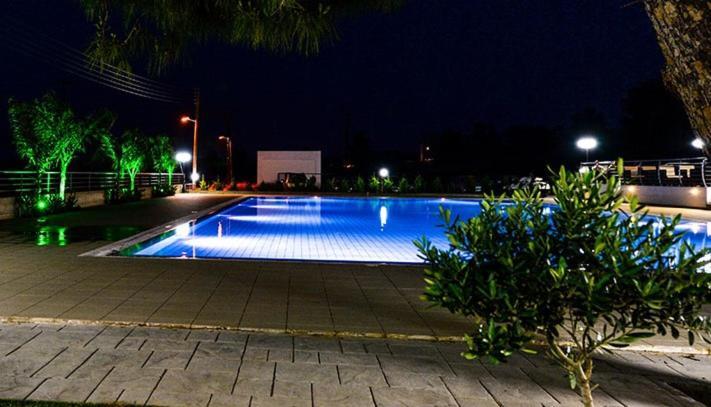 Aparthotel Cosmopolis Multi-Venue Larnaca Zewnętrze zdjęcie